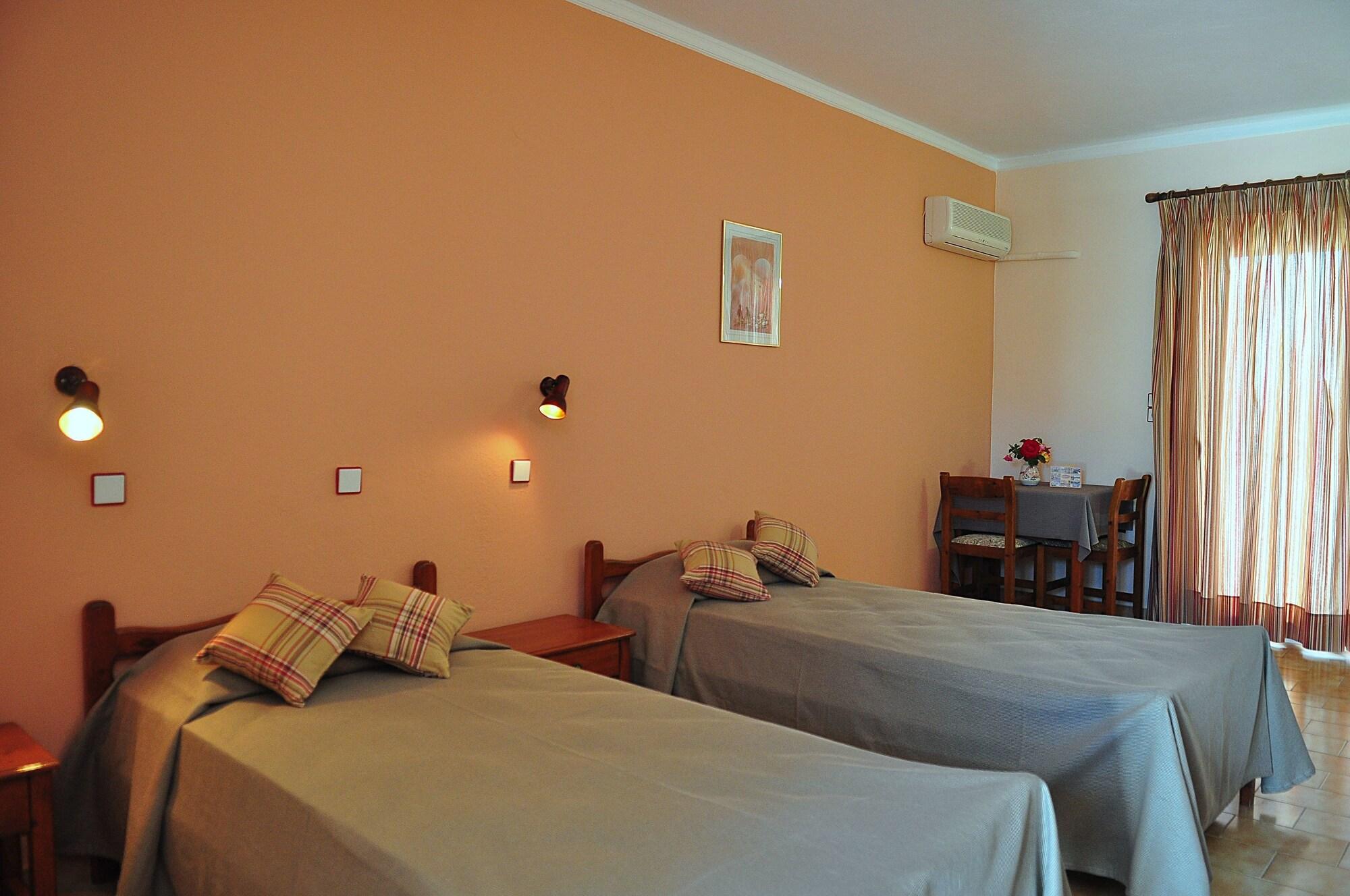 Sandys Studios Apartments And Log Villas Psalidi  Exterior photo