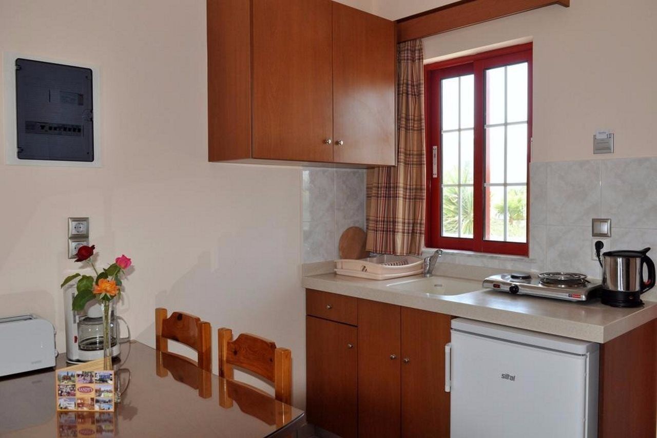 Sandys Studios Apartments And Log Villas Psalidi  Exterior photo