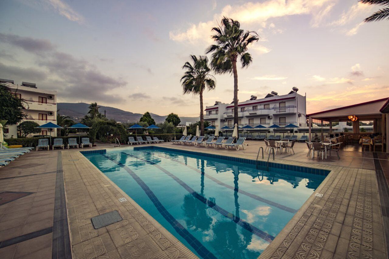 Sandys Studios Apartments And Log Villas Psalidi  Exterior photo